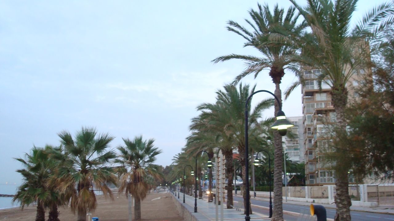 Benicàssim celebra 15 años de Belle Époque con el paseo de las Villas convertido en un viaje al siglo XX
